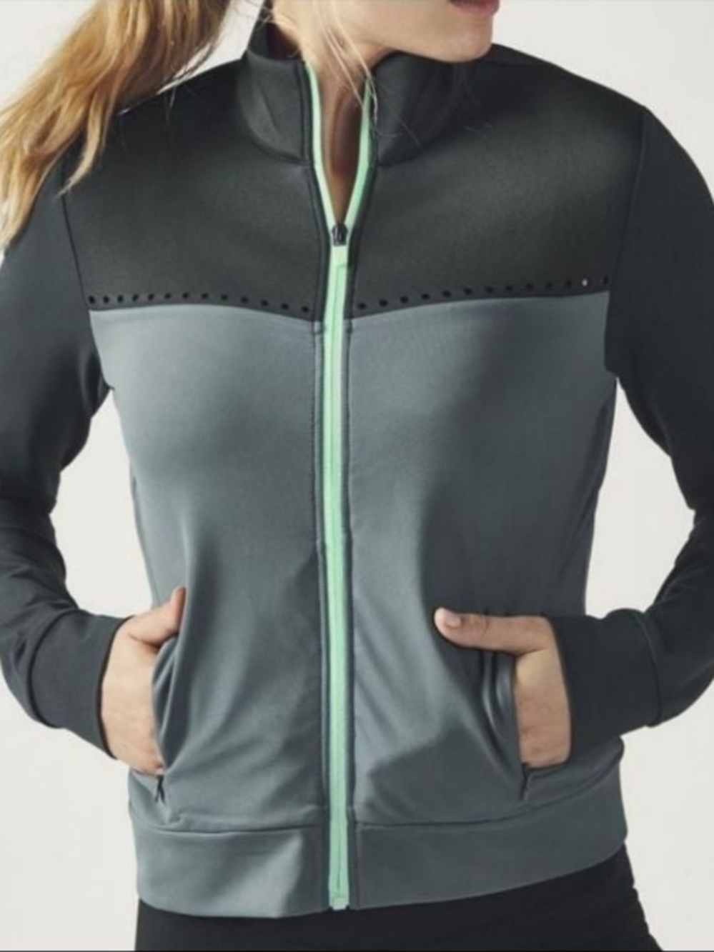 Women’s running Zip-Up Athletic stretchy Jacket in Gray with Mint Trim Sz S NWOT
